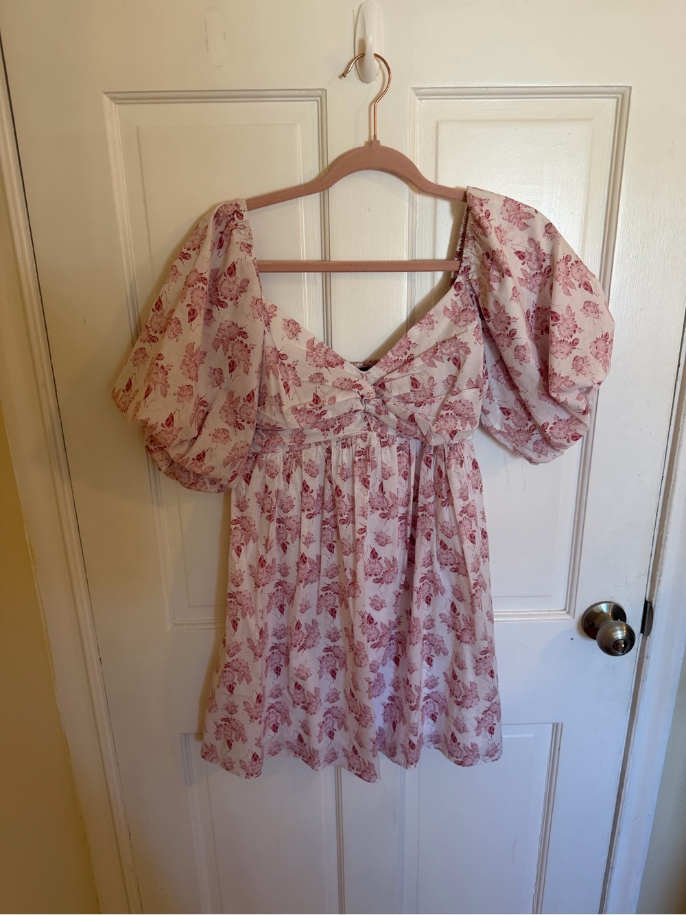 Trixxi Floral Puff-Sleeve Dress in Blush Pink Size Medium